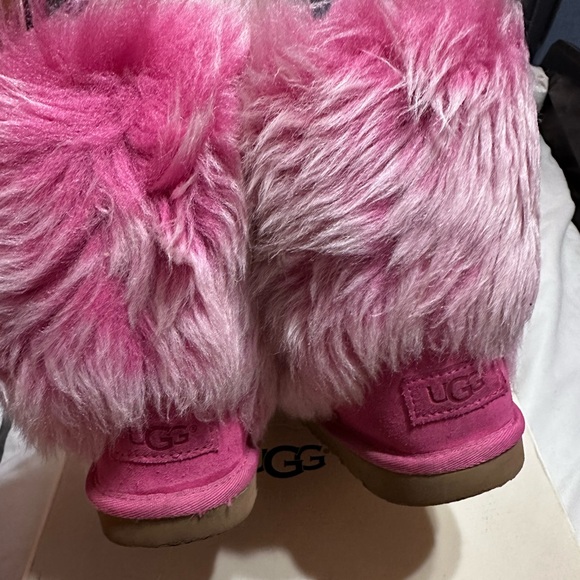 K pink puff classic 2 Uggs EUC - Picture 5 of 10